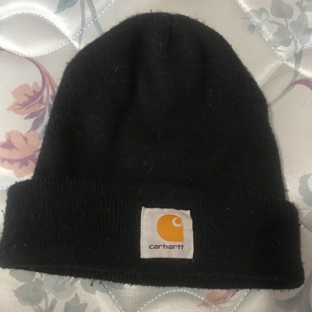 Black carhart beanie